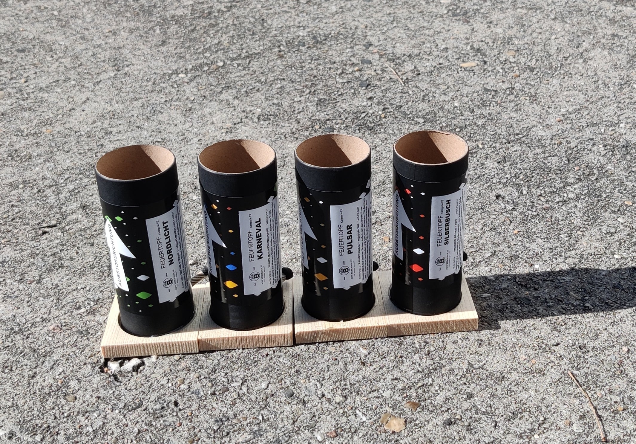 JGWB 8er Feuertopf Bundle (Karneval, Nordlicht, Pulsar, Silberbusch) - Lichtenrader Feuerwerkverkauf